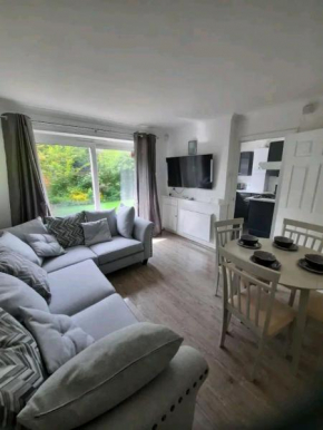 Lovely 2-bed Apartment in Knowle